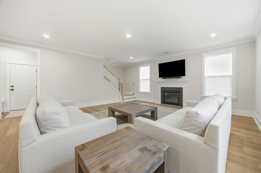 Welcome to 2031 Comradery Way in the sought-after Longwood - photo 7