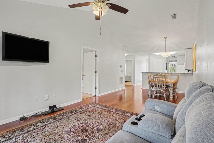 This beautifully maintained second-floor 2-bedroom, 2-bath condo - photo 4