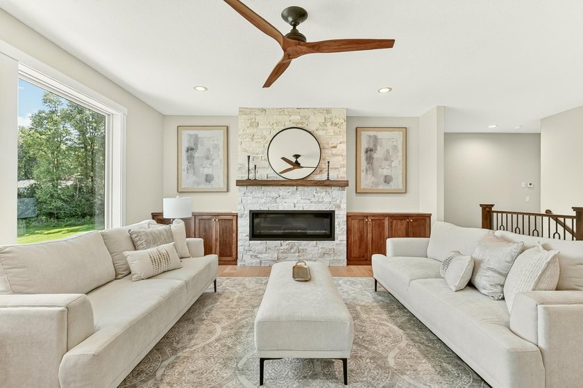 Exceptional craftsmanship, charm &amp; high-end finishes throughout - photo 12