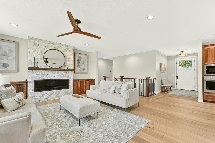 Exceptional craftsmanship, charm &amp; high-end finishes throughout - photo 13