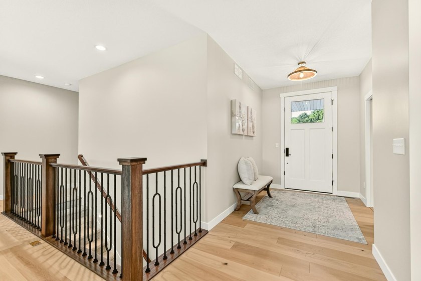 Exceptional craftsmanship, charm &amp; high-end finishes throughout - photo 15
