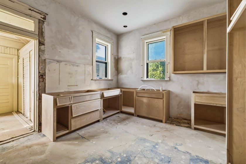 Historic Downtown Investment Opportunity showcasing timeless - photo 23