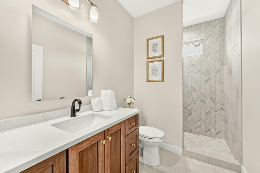 Exceptional craftsmanship, charm &amp; high-end finishes throughout - photo 27