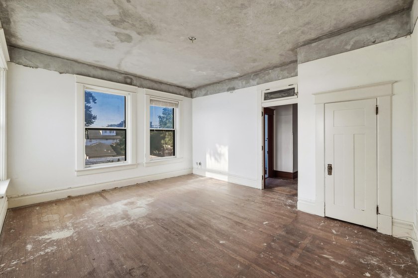 Historic Downtown Investment Opportunity showcasing timeless - photo 30