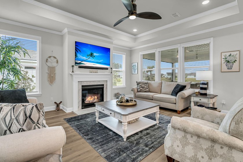 A rare opportunity to own a beautifully customized Del Webb - photo 4