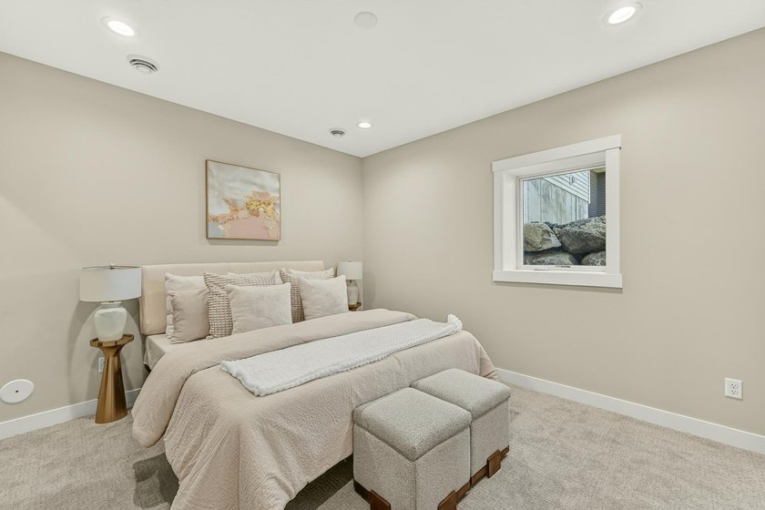 Exceptional craftsmanship, charm &amp; high-end finishes throughout - photo 37