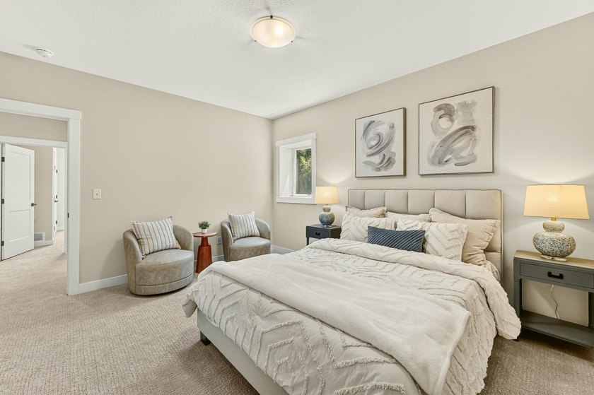 Exceptional craftsmanship, charm &amp; high-end finishes throughout - photo 40