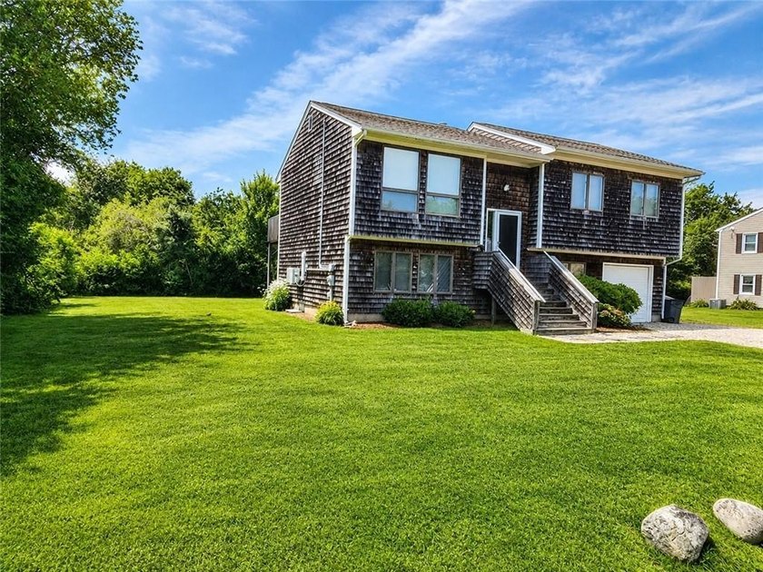This attractive contemporary raised ranch in popular Eastward - photo 2