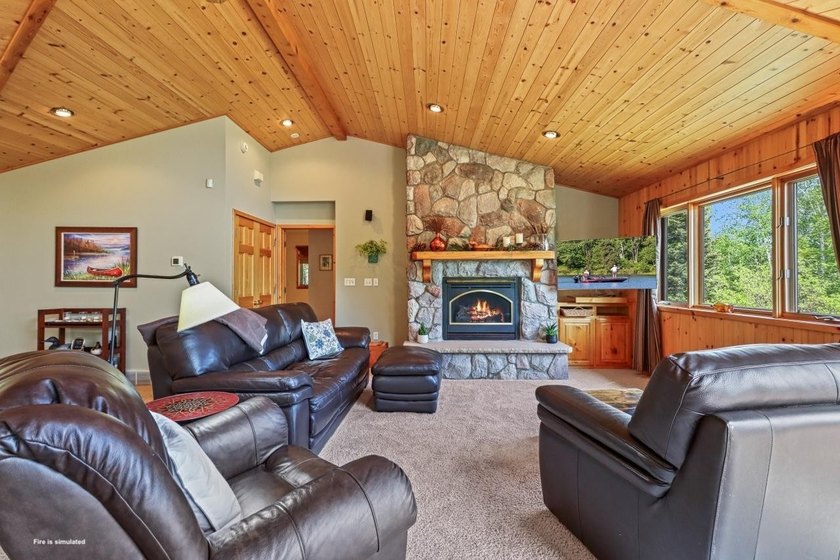KILLARNEY LAKE PRIVACY. Gorgeous custom-built 3 bedroom, 2.5 - photo 8