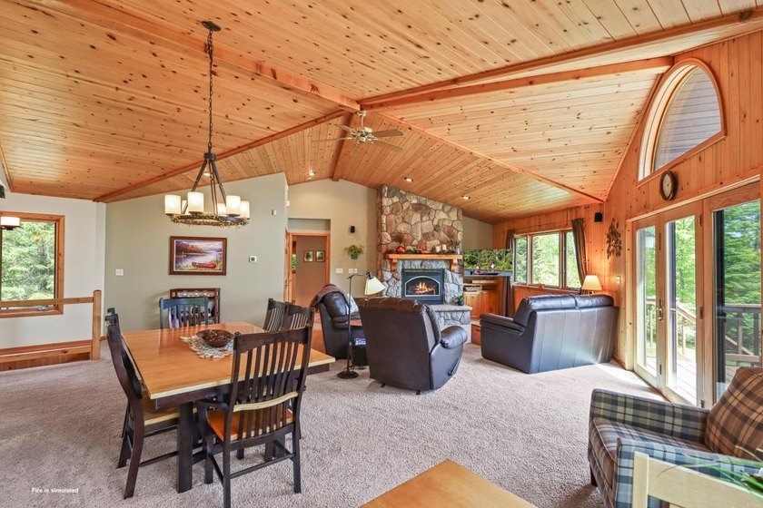 KILLARNEY LAKE PRIVACY. Gorgeous custom-built 3 bedroom, 2.5 - photo 10