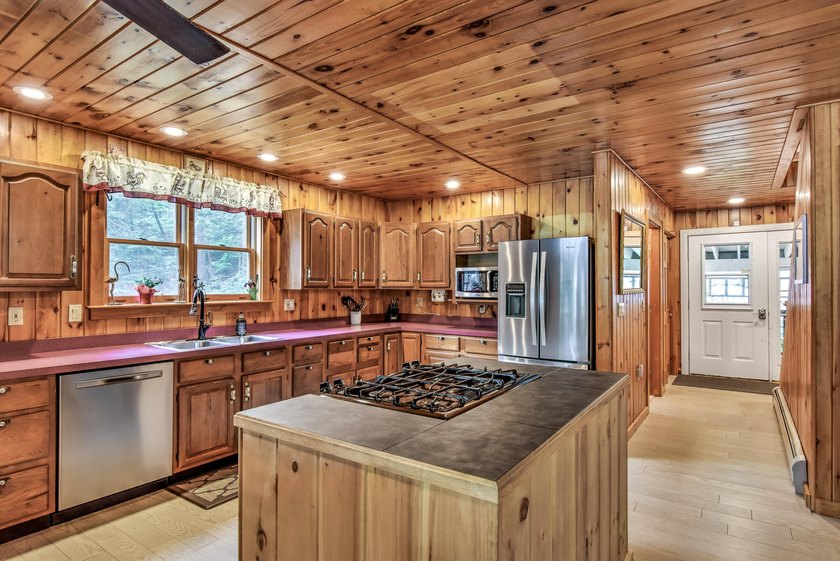PRIVATE LAKEFRONT HOME. Welcome to your serene 8-acre hideaway - photo 29