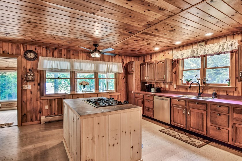 PRIVATE LAKEFRONT HOME. Welcome to your serene 8-acre hideaway - photo 30