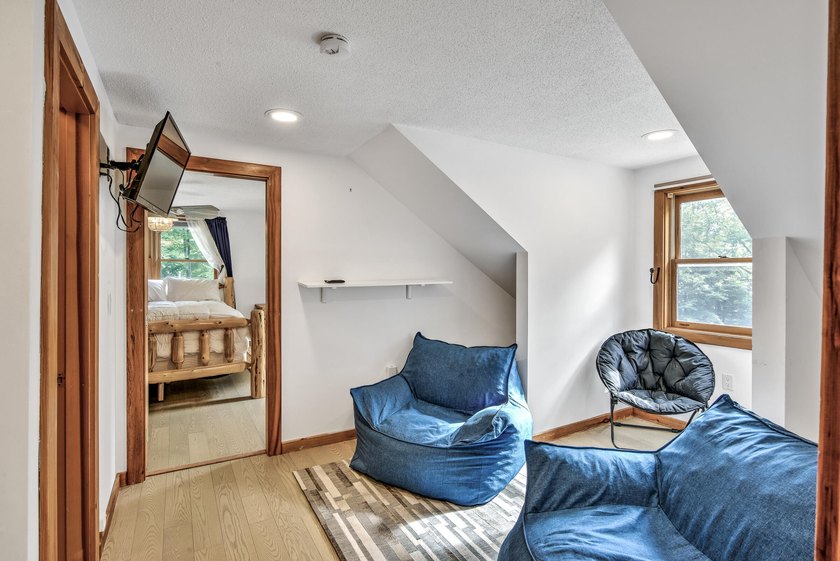 PRIVATE LAKEFRONT HOME. Welcome to your serene 8-acre hideaway - photo 42