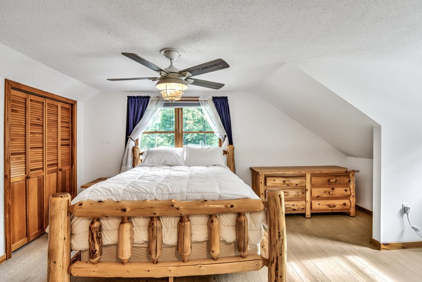 PRIVATE LAKEFRONT HOME. Welcome to your serene 8-acre hideaway - photo 44