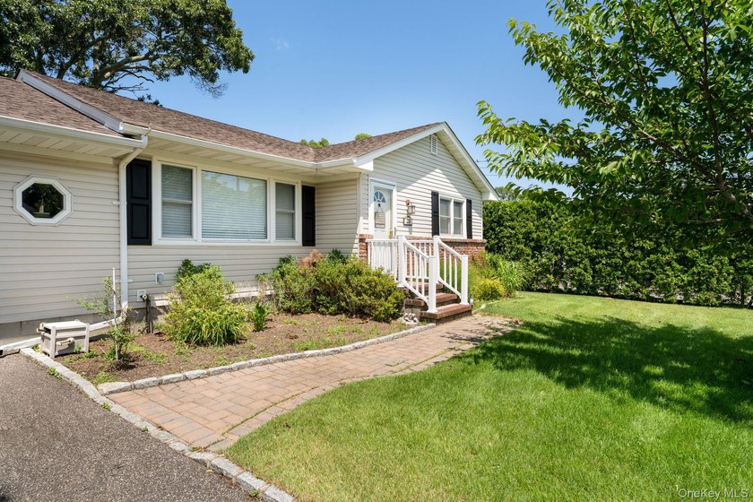 This well kept ranch offers comfortable living in a desirable - photo 3