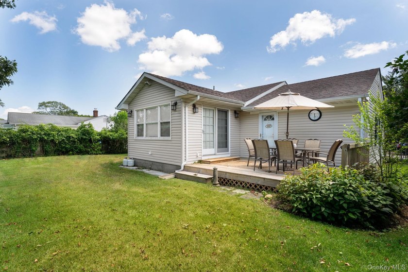 This well kept ranch offers comfortable living in a desirable - photo 5