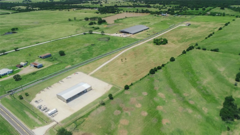 20 acres. Working Boat and RV Storage Business. Barndominium - photo 3