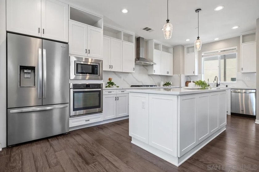 Magnificent 3 BR/3.5 BA residence at master-planned community of - photo 3