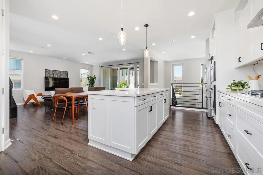 Magnificent 3 BR/3.5 BA residence at master-planned community of - photo 5