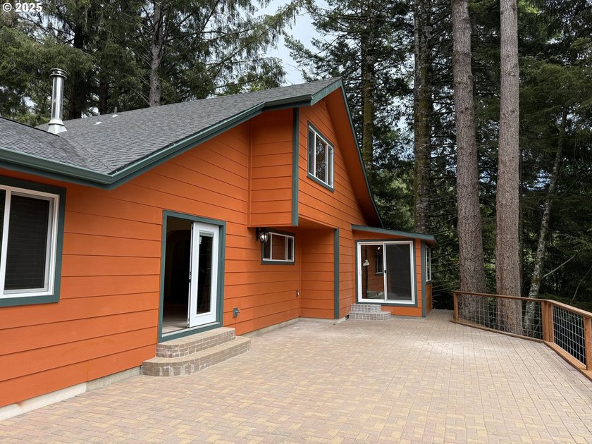 Newly remodeled and has not been lived in since, this home is - photo 3