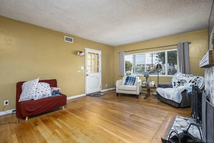 Very loved one family home for 50 years. Situated on a 4,318 sq - photo 3