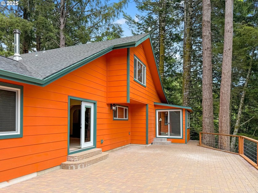 Newly remodeled and has not been lived in since, this home is - photo 5