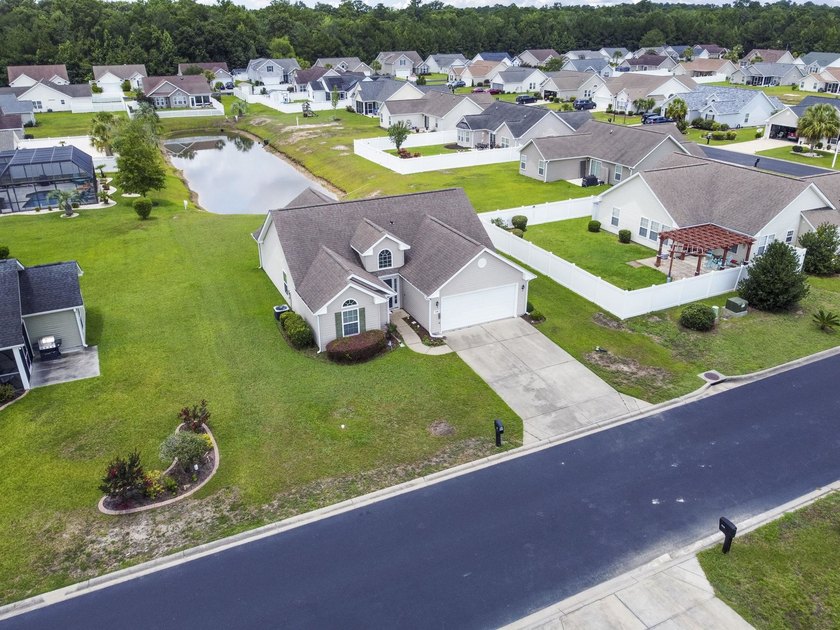 Welcome to 308 Barton Loop - a beautifully maintained 3-bedroom - photo 2