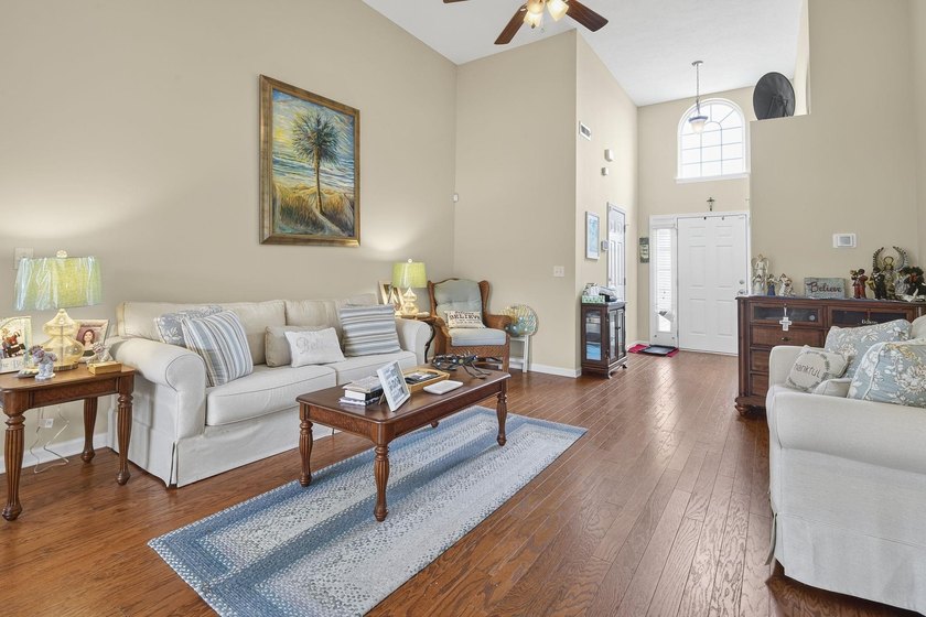 Welcome to 308 Barton Loop - a beautifully maintained 3-bedroom - photo 4