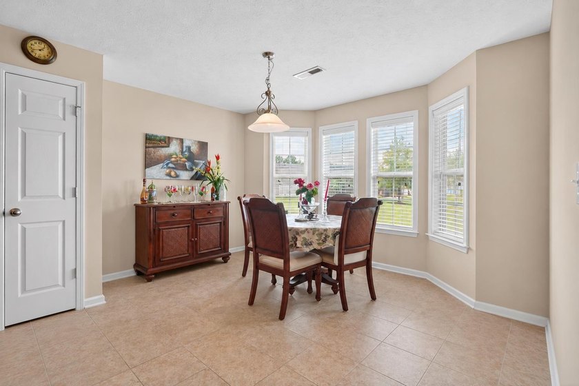 Welcome to 308 Barton Loop - a beautifully maintained 3-bedroom - photo 7