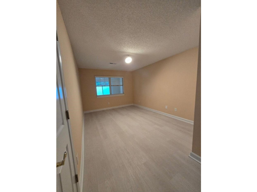 Beautifully maintained 3-bedroom, 2-bath corner-unit townhome in - photo 7