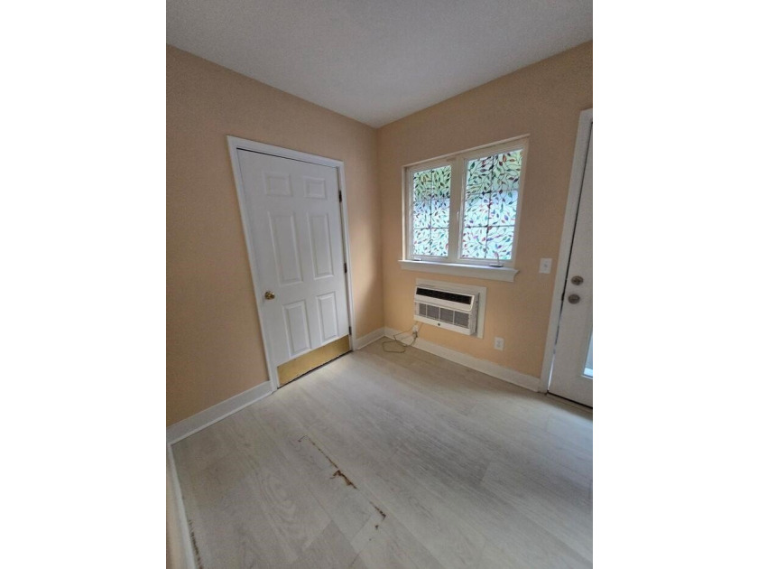 Beautifully maintained 3-bedroom, 2-bath corner-unit townhome in - photo 8