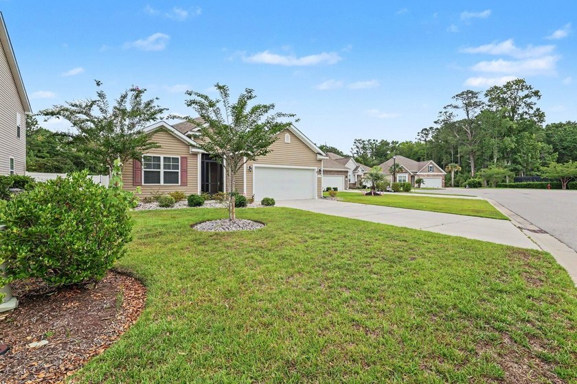 Welcome to this beautifully maintained three-bedroom, two-bath - photo 3