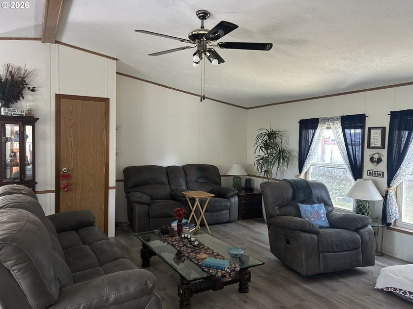 This beautiful doublewide manufactured home in a quiet family - photo 8