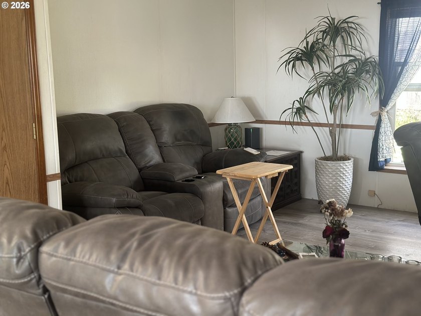 This beautiful doublewide manufactured home in a quiet family - photo 9