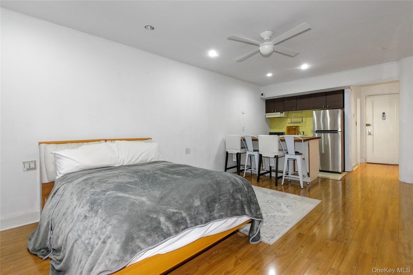 Elegant Studio Living at Canterbury Gardens, Located in the - photo 6