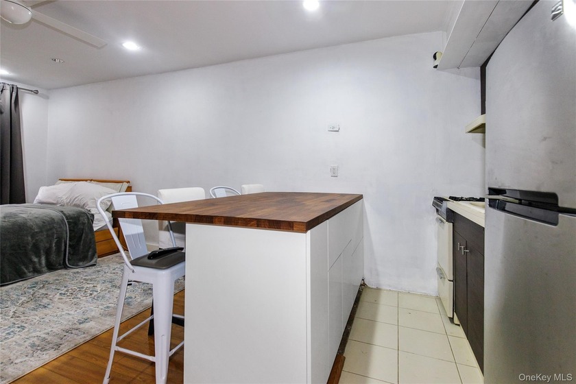 Elegant Studio Living at Canterbury Gardens, Located in the - photo 8