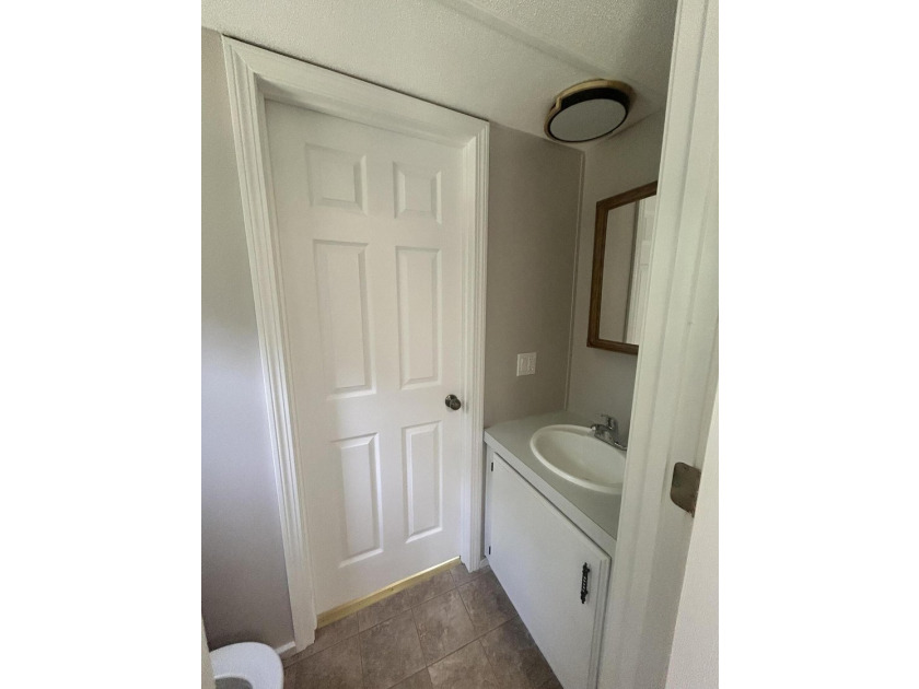Freshly painted 1.5 bath, 3 bedroom home is waiting for its next - photo 31