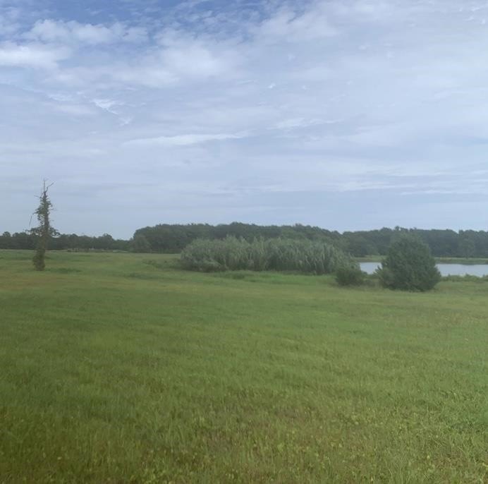 Welcome to Lakeshore Resort, one of only seven exclusive - photo 3