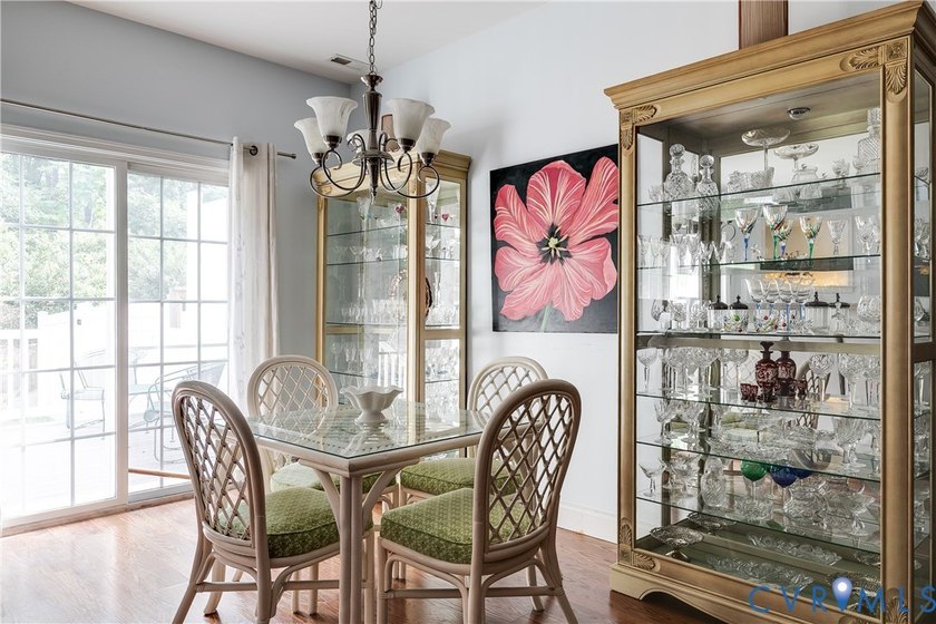 Enjoy the ease of ONE LEVEL LIVING in this beautiful townhome in - photo 9