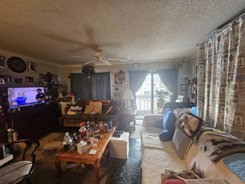 One-bedroom, one-bathroom second-floor condo, just a short drive - photo 10