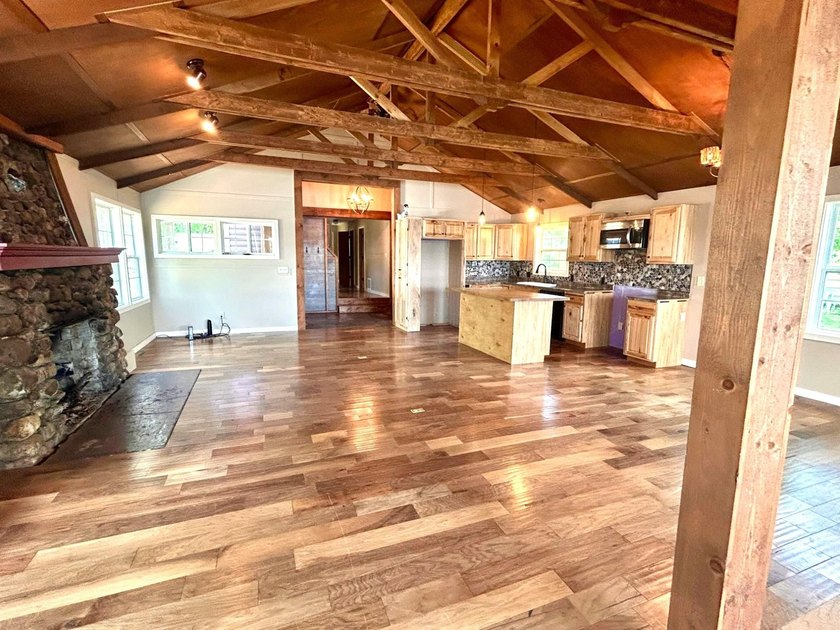 GORGEOUS LAKE HOME WITH PREMIER SANDY FRONTAGE ON - photo 9