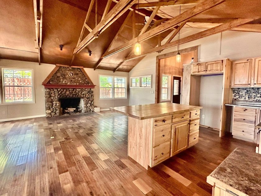GORGEOUS LAKE HOME WITH PREMIER SANDY FRONTAGE ON - photo 10