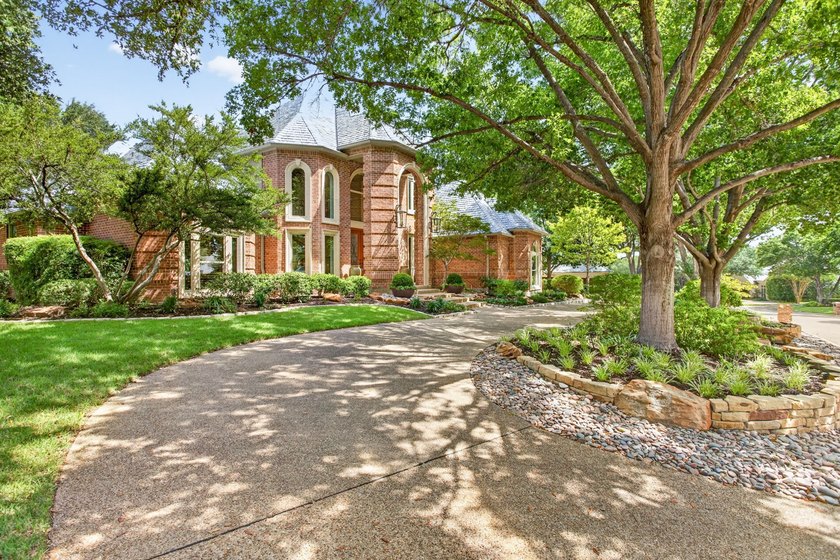 Located in the prestigious gated community of Mira Vista, this - photo 2