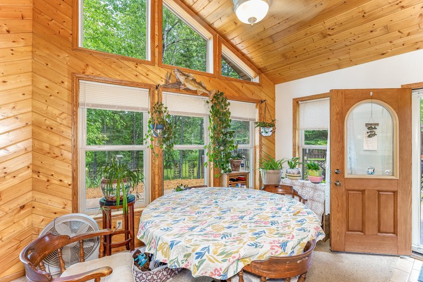 Year round home on 1900 acres of water!! This well maintained - photo 5