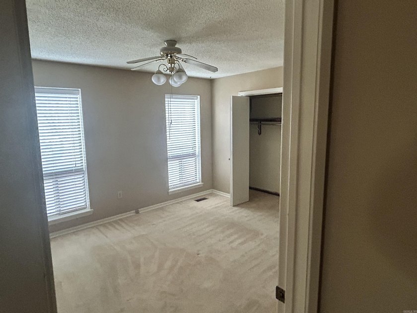 Great little 2 bedroom with over 1100 SF of space and a large - photo 11