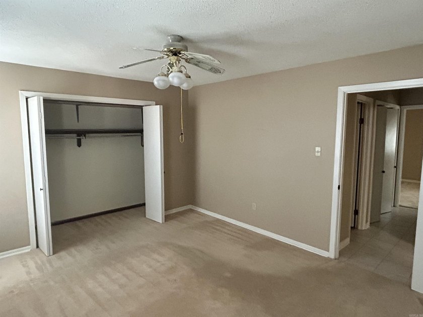 Great little 2 bedroom with over 1100 SF of space and a large - photo 12