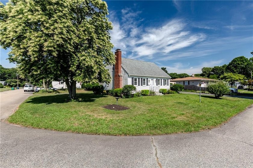 Timeless charm, abundant natural light, and an unbeatable - photo 2