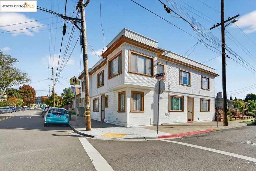 Six unit building with five 1 bedroom units and 1 studio unit - photo 3