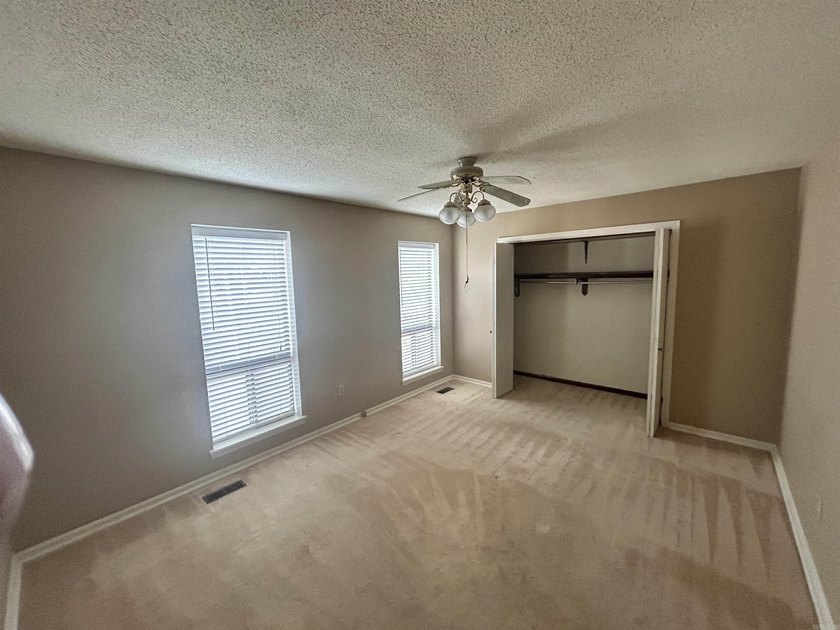 Great little 2 bedroom with over 1100 SF of space and a large - photo 13