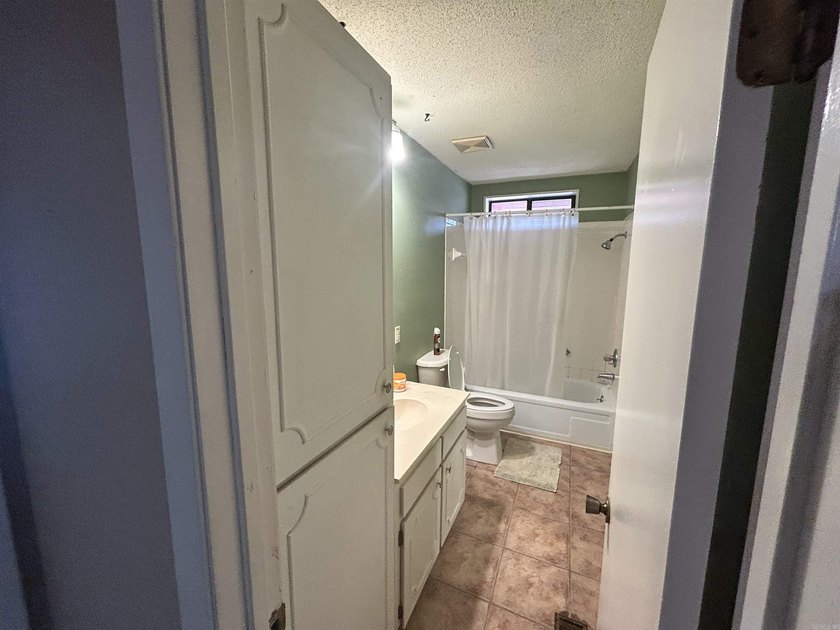 Great little 2 bedroom with over 1100 SF of space and a large - photo 15